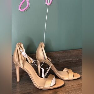 Banana Republic Strappy Rose Gold Champagne Mid-Heel Size 8.5